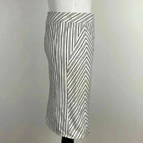 Express skirt size 1/2 black white striped pencil - Picture 3 of 9